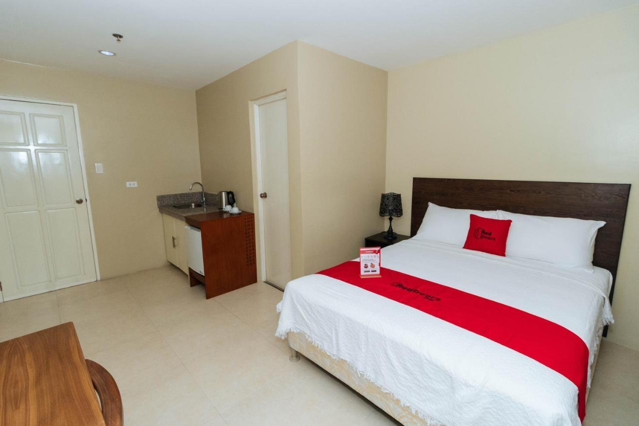 Where to Stay in Makati: 4 RedDoorz Hotels Reviewed