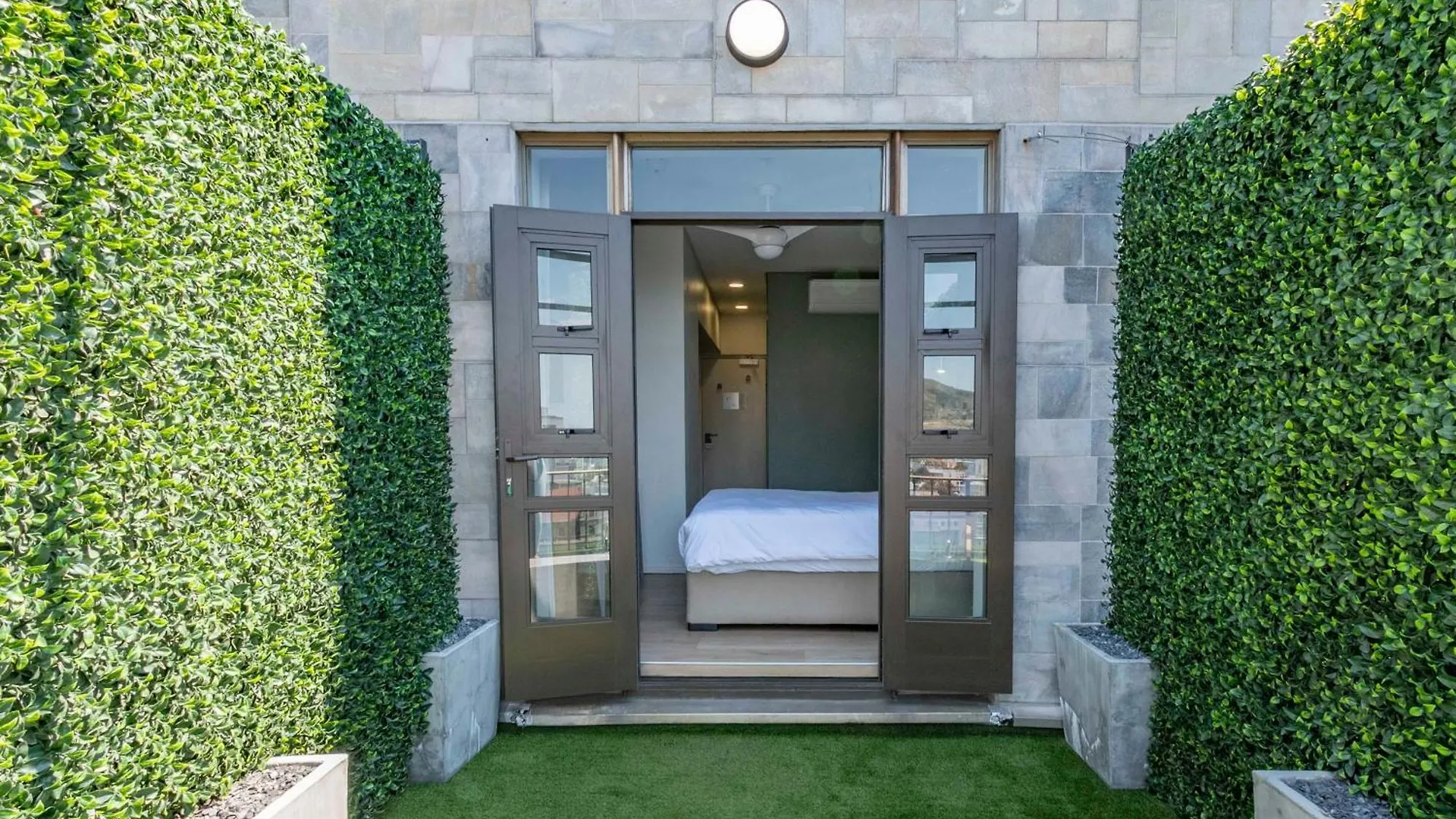 Staying Near Kirstenbosch: 2 Totalstay Aparthotels Compared