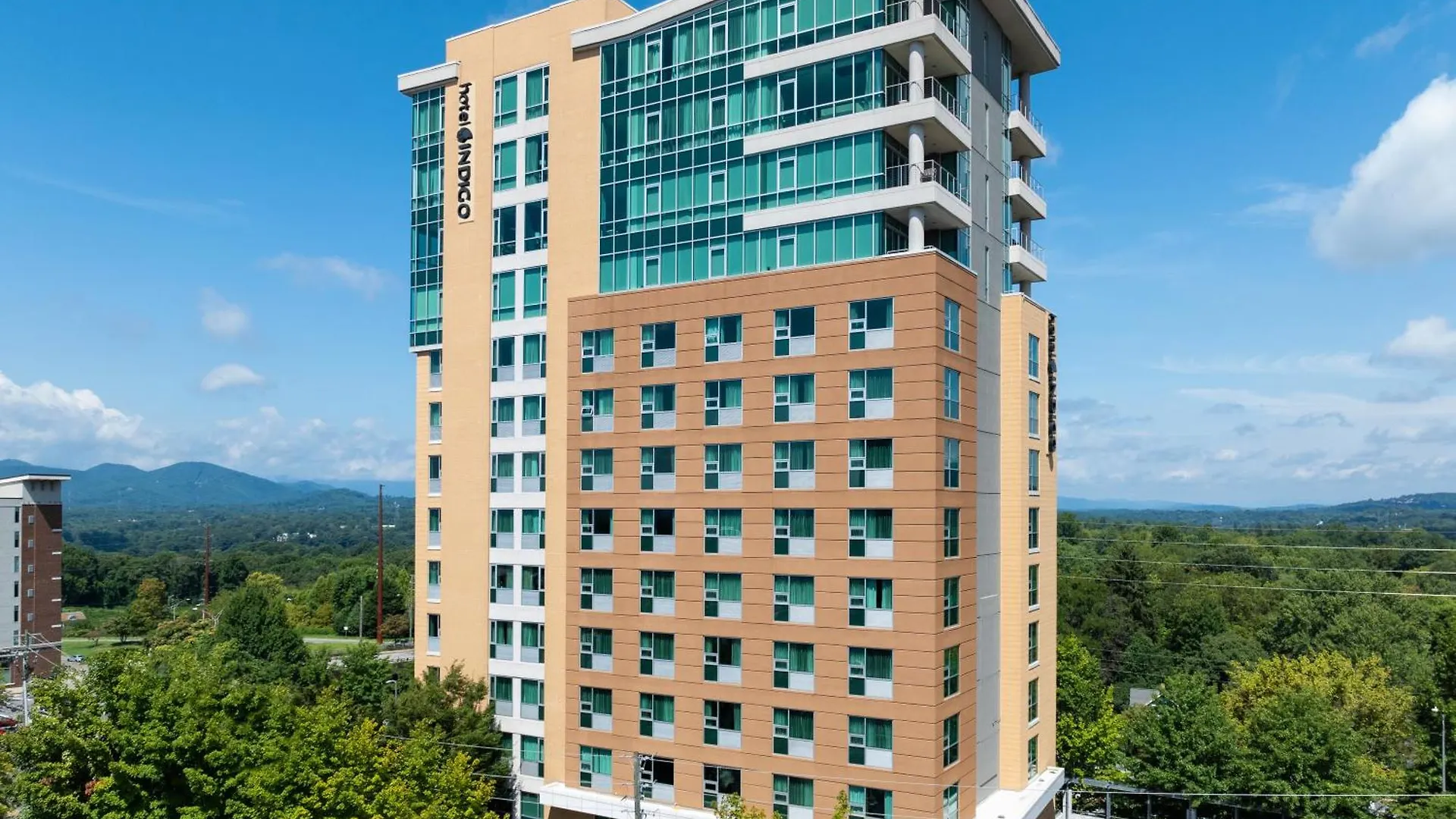 Staying in Downtown Asheville: 4 Four-Star Hotels Compared