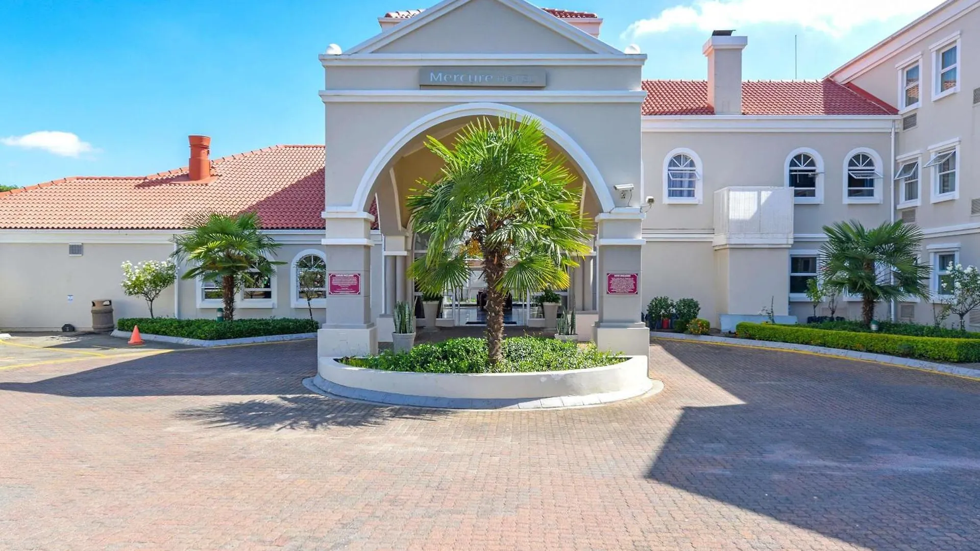 Staying Near Nelson Mandela Foundation: 5 Johannesburg Hotels Compared