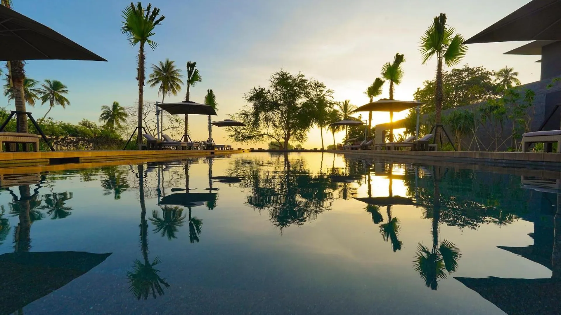 Staying Near Mendoza Park: 4 Family Hotels Compared