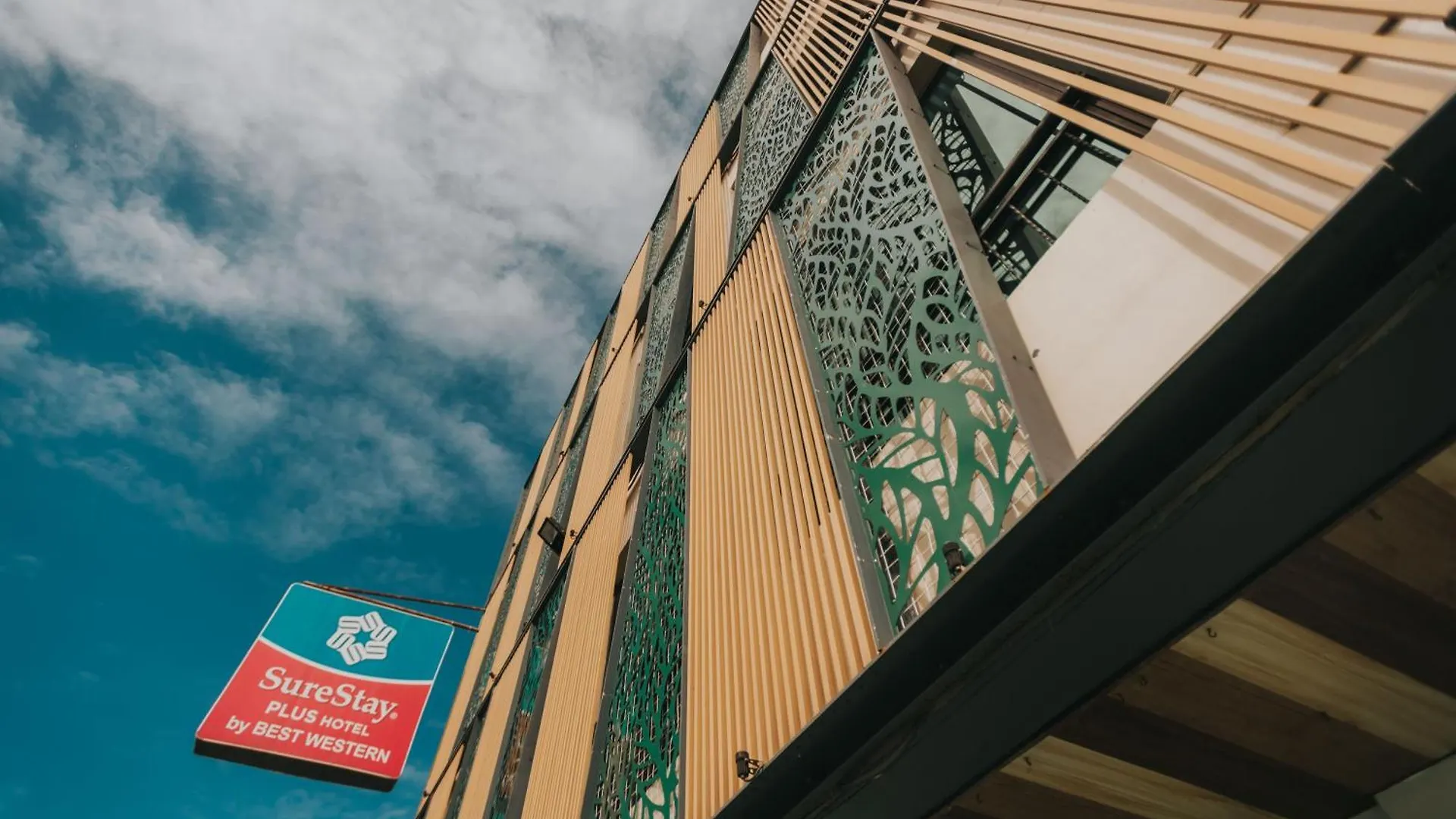 Staying In Luzon: 9 Four-Star Hotels Compared