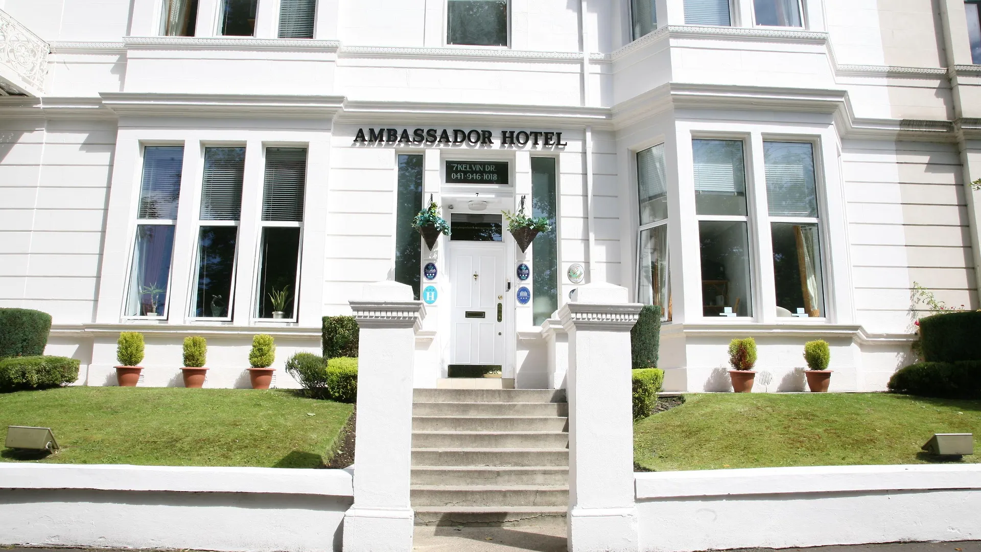 4 Smart Airport Hotels Near Scotland Street School Museum