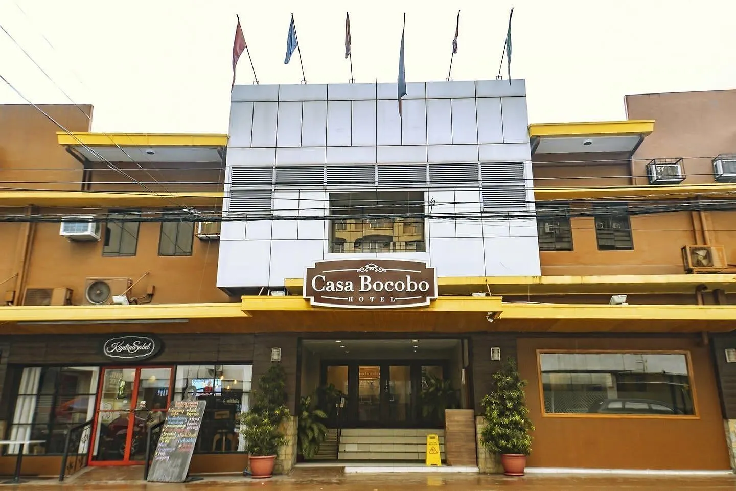 15 Airport Hotels Near Paco Park for Easy Manila Access
