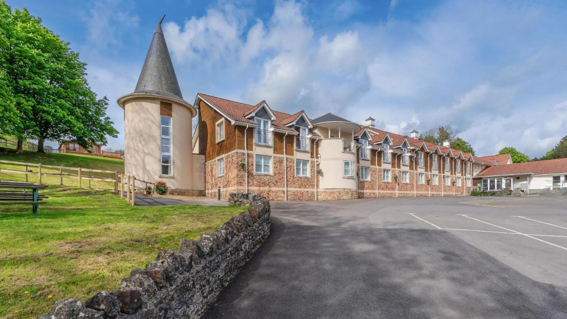 10 Smart Budget Hotels In Somerset Worth Booking