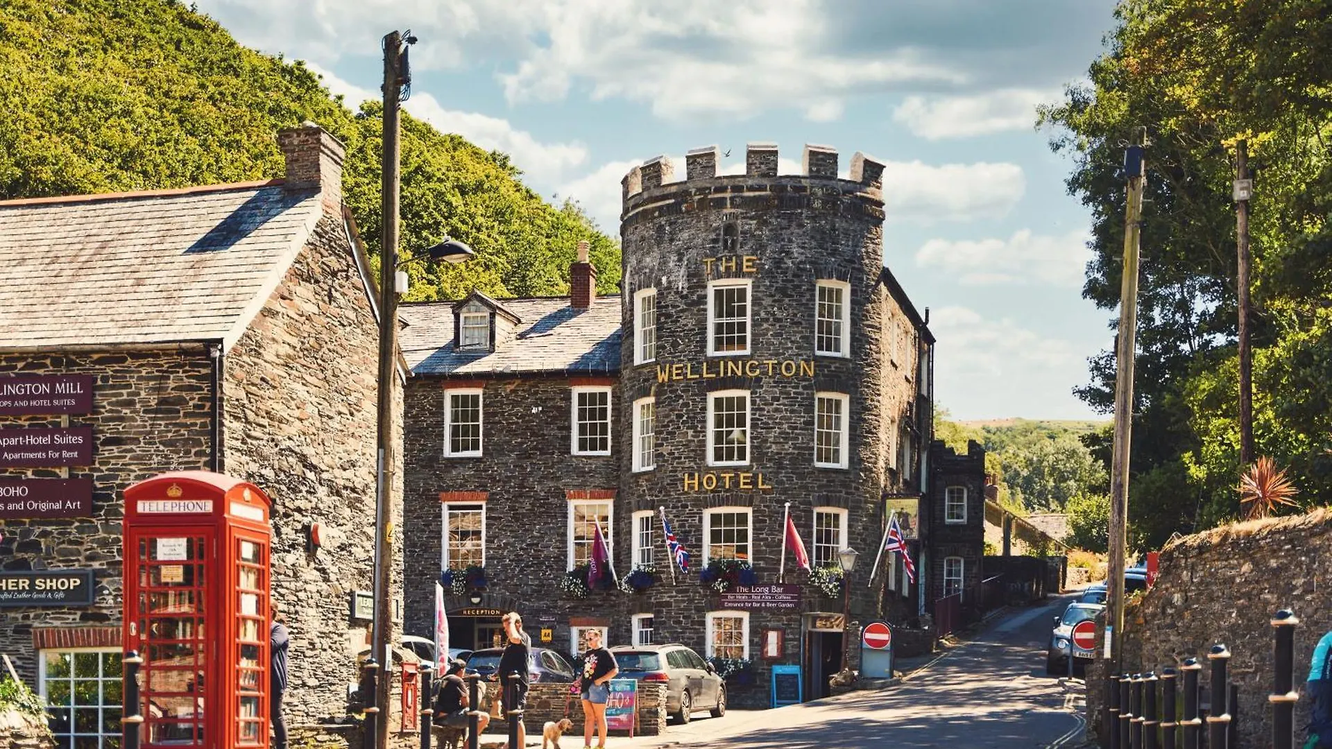 Staying In Cornwall: 9 Romantic Hotels Compared for Couples
