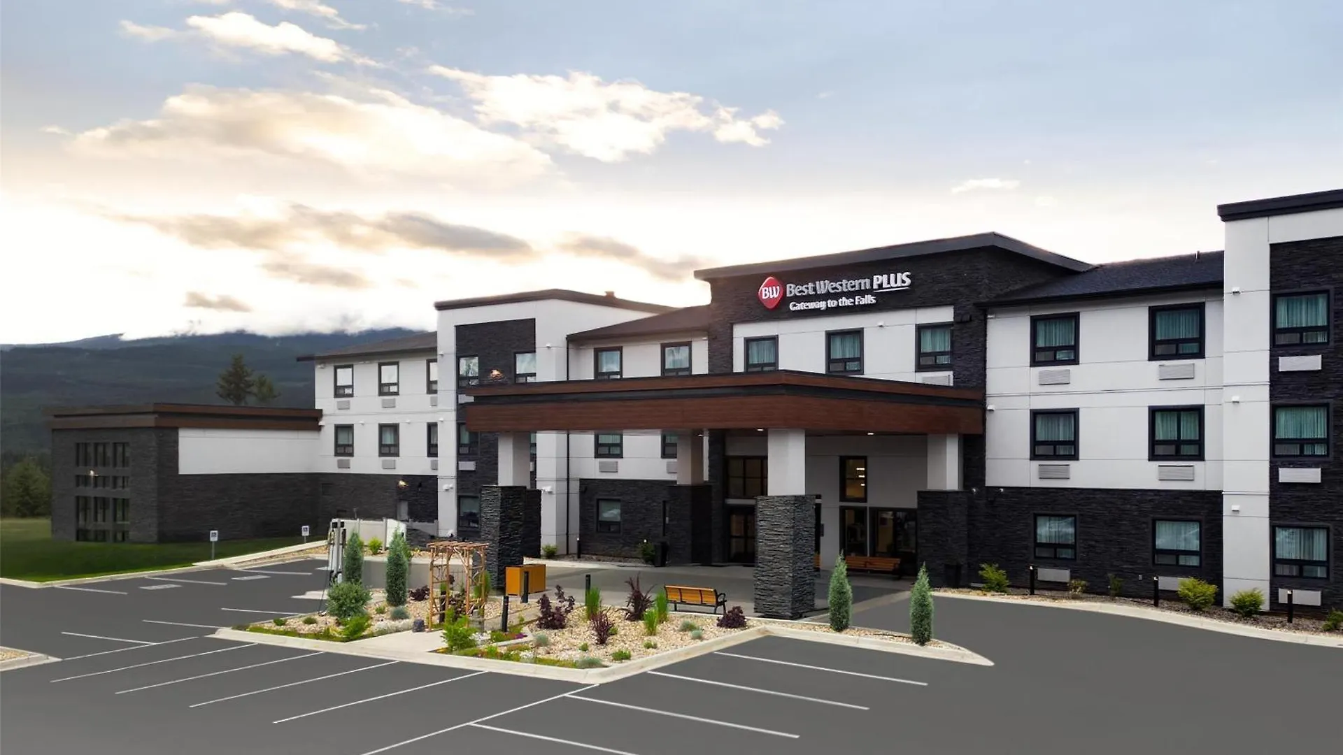 15 Three-Star Hotels in Canada That Deliver Real Value