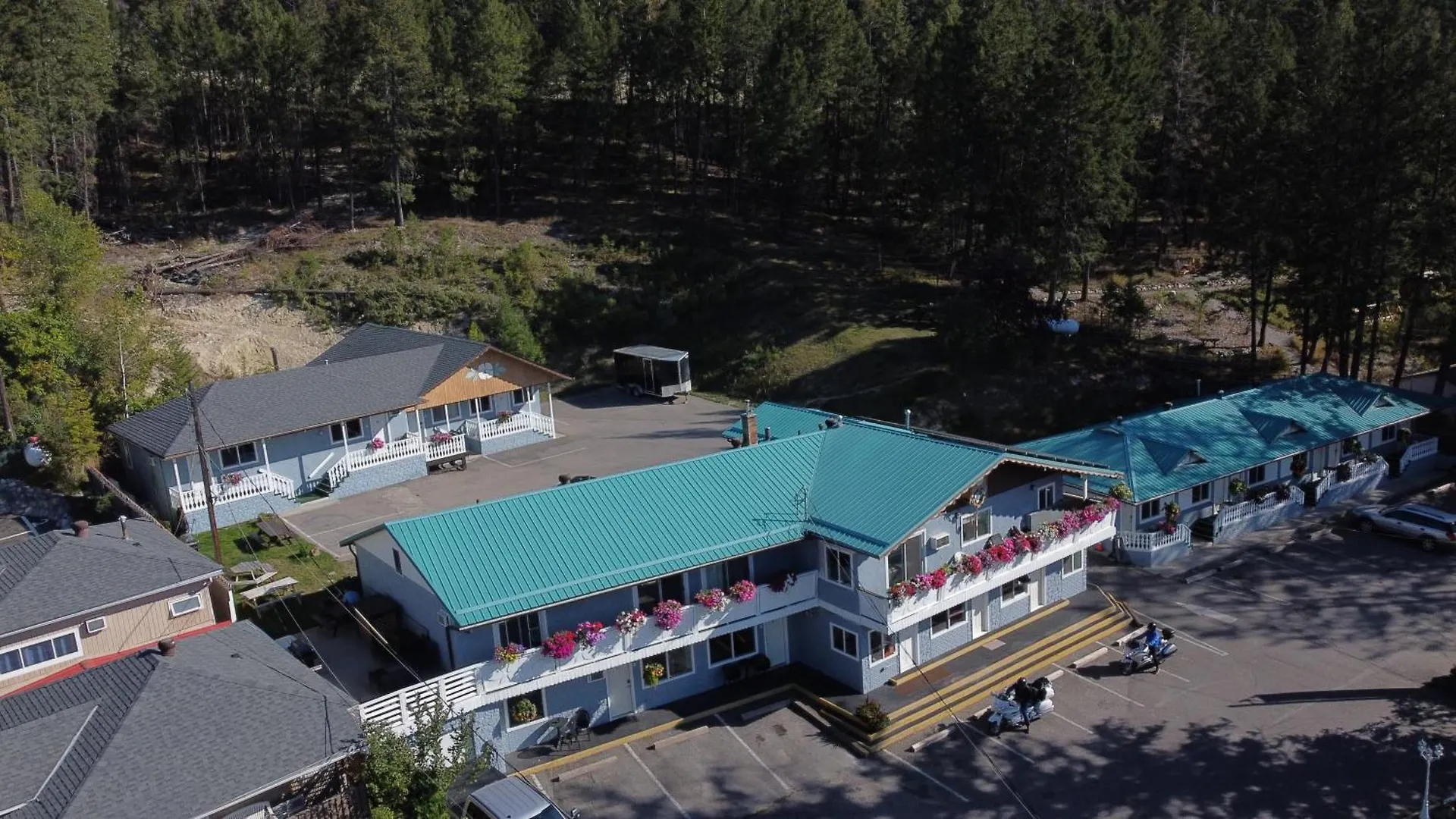 Where to Stay Near Kootenay National Park: 4 Best Family Hotels