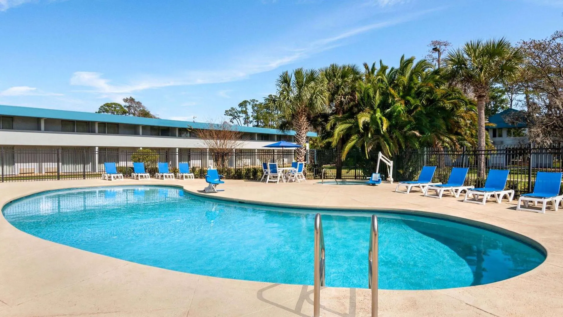 Where to Stay Near Congo River Golf: 14 Airport Hotels