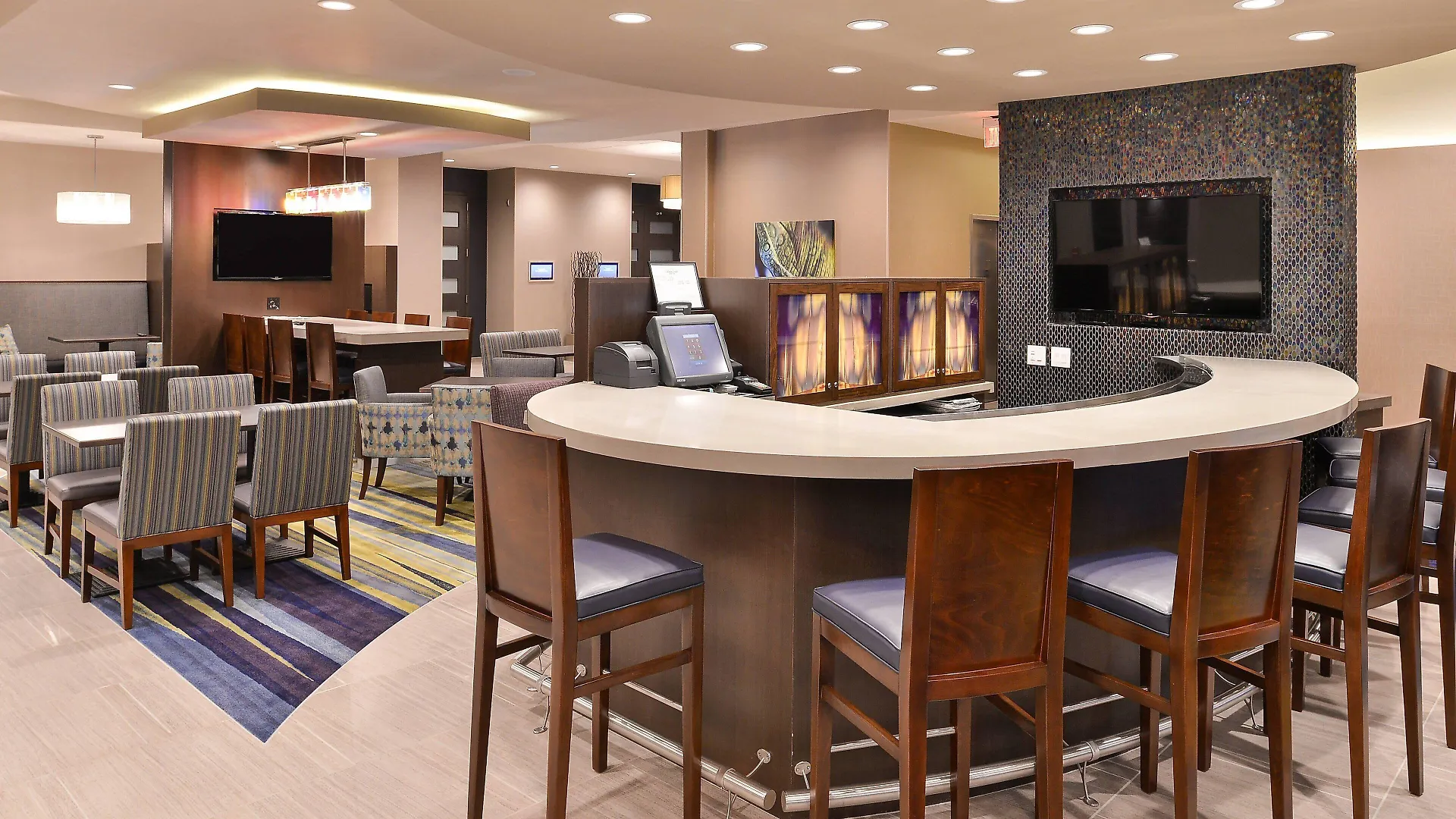 4 Business Hotels Near Memorial Auditorium Worth Booking