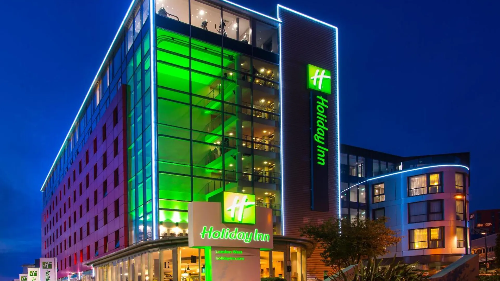 Where to Stay in Acton: 5 Best Family-Friendly Hotels