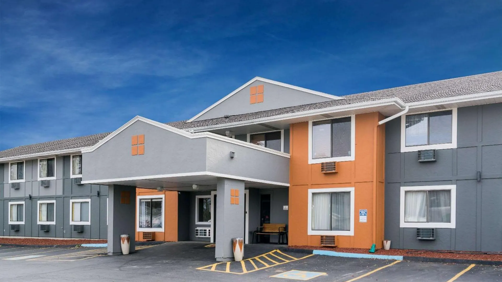 4 Business Hotels Near River West Park That Deliver
