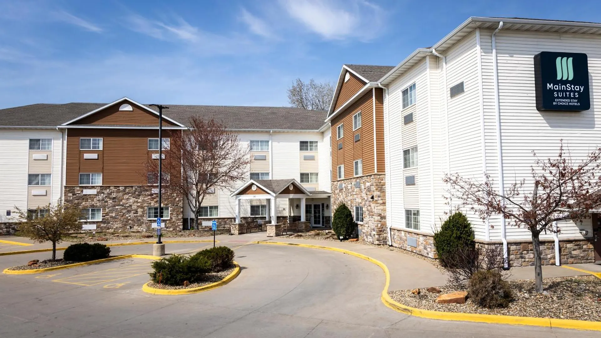Where to Stay Near Penn Meadows Park-North: 4 Central Hotels