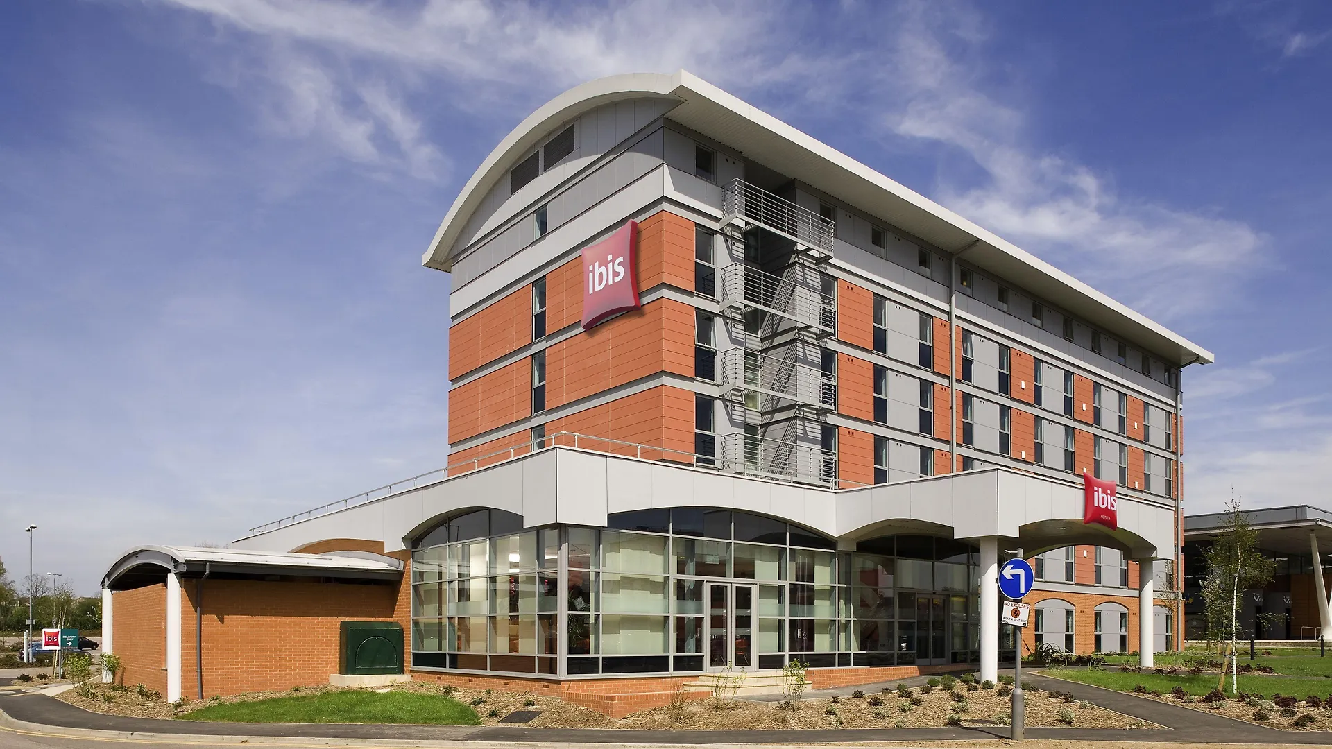 5 Smart Design Hotels Near Stanmore Common Worth Booking