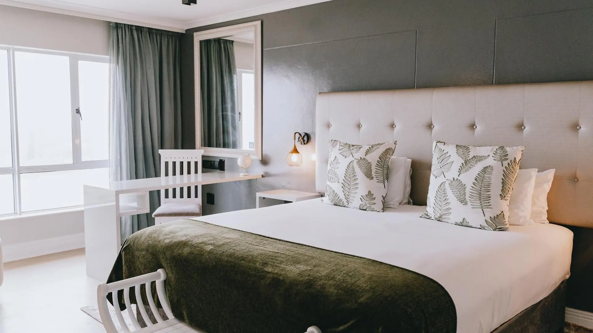 4 Family-Friendly Hotels Near KwaZulu-Natal Herbarium That Deliver