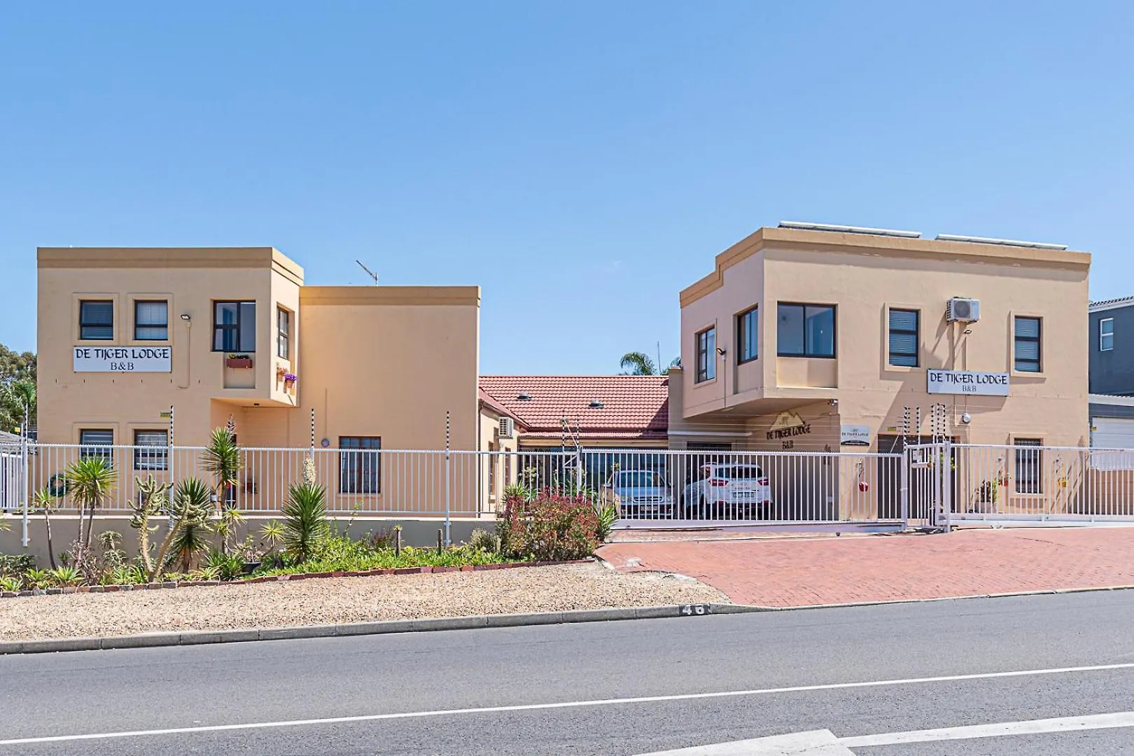 4 Four-Star Hotels Near Paddocks Centre for Cape Town Access