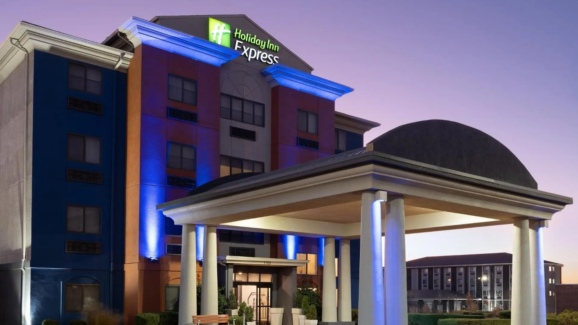 5 Top-Rated 3-Star Hotels Close to Centennial Land Run Monument