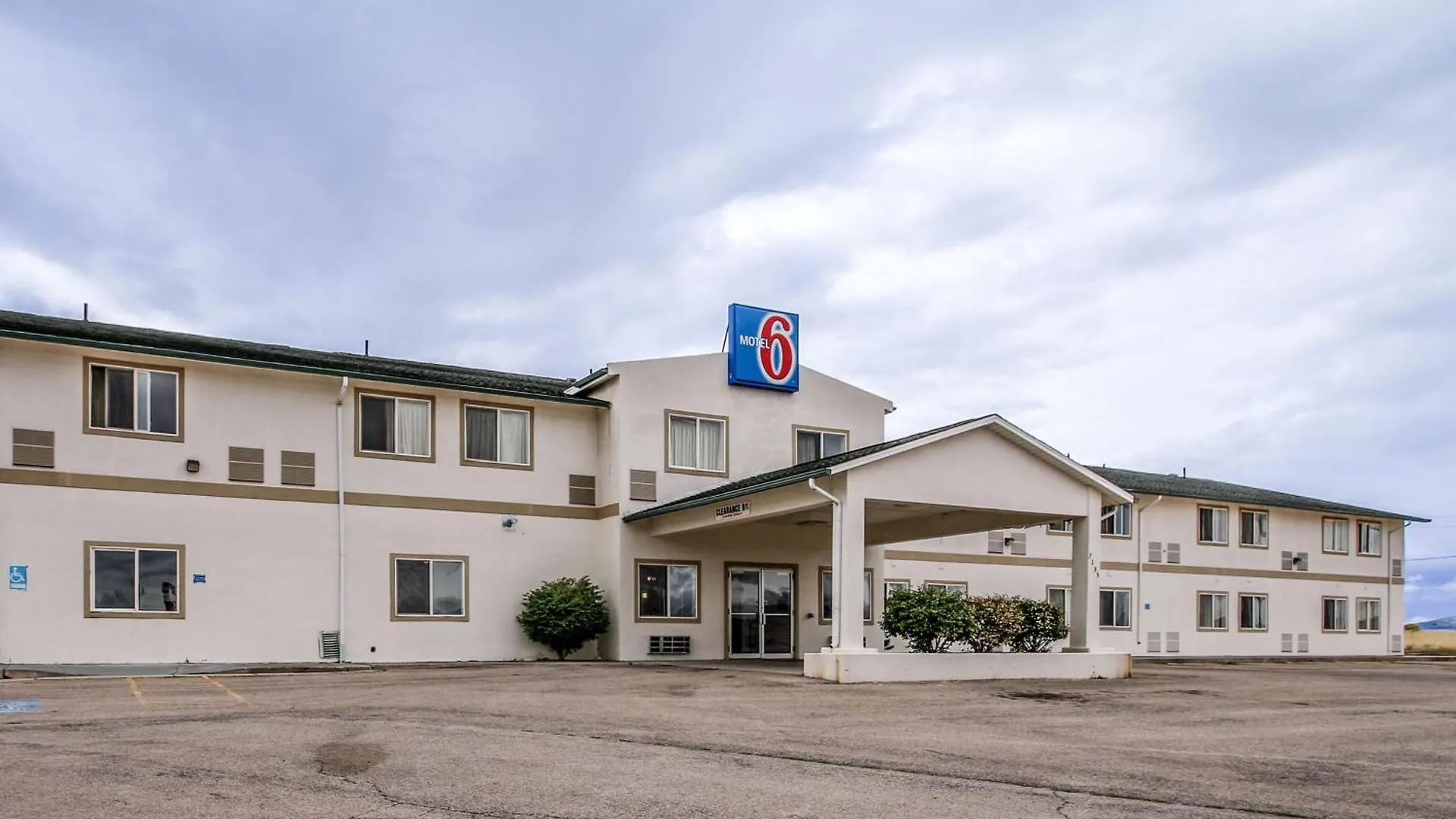 5 Motel 6 Hotels in Utah for a No-Fuss Road Trip