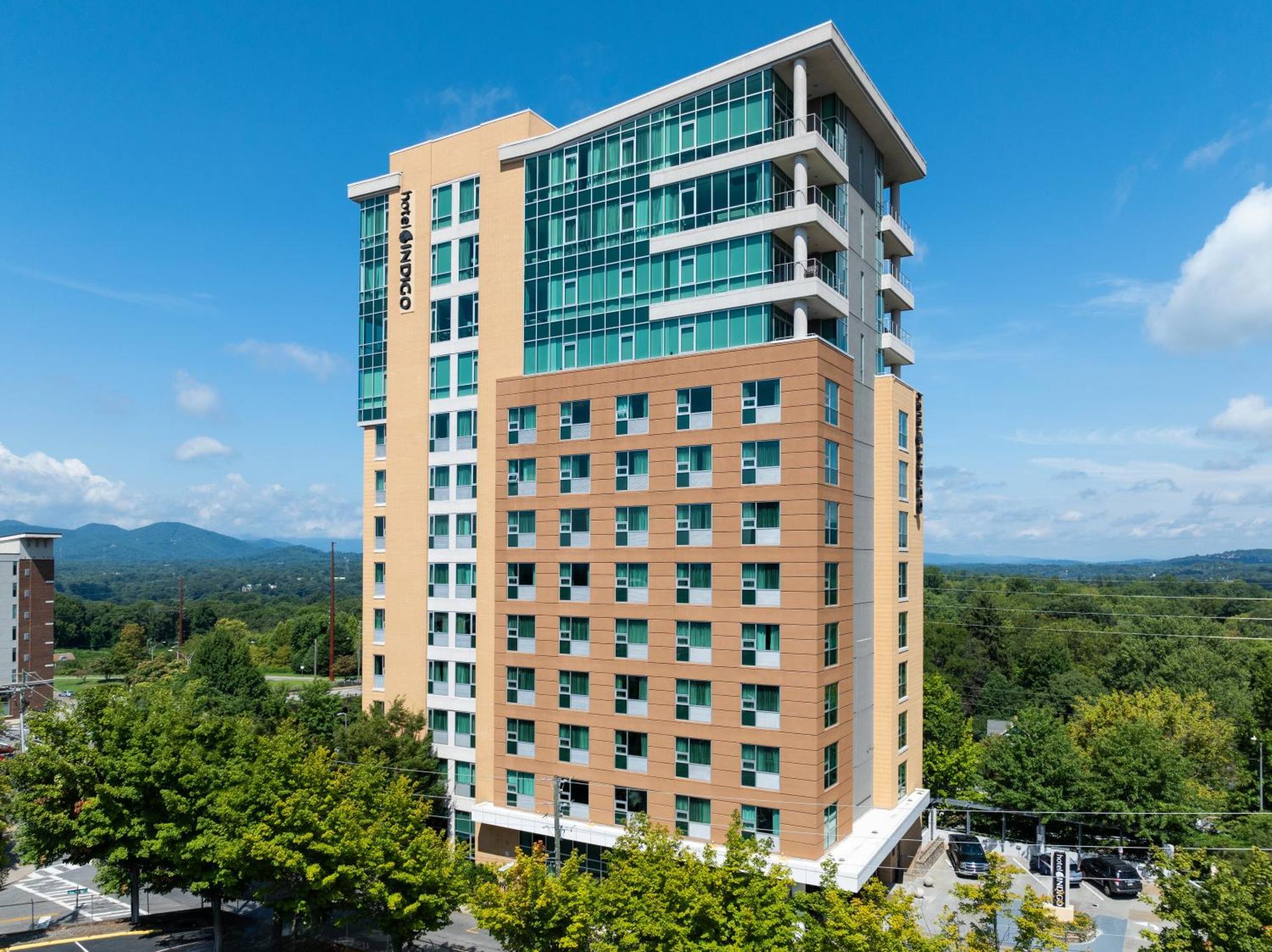 Staying in Downtown Asheville: 4 Four-Star Hotels Compared