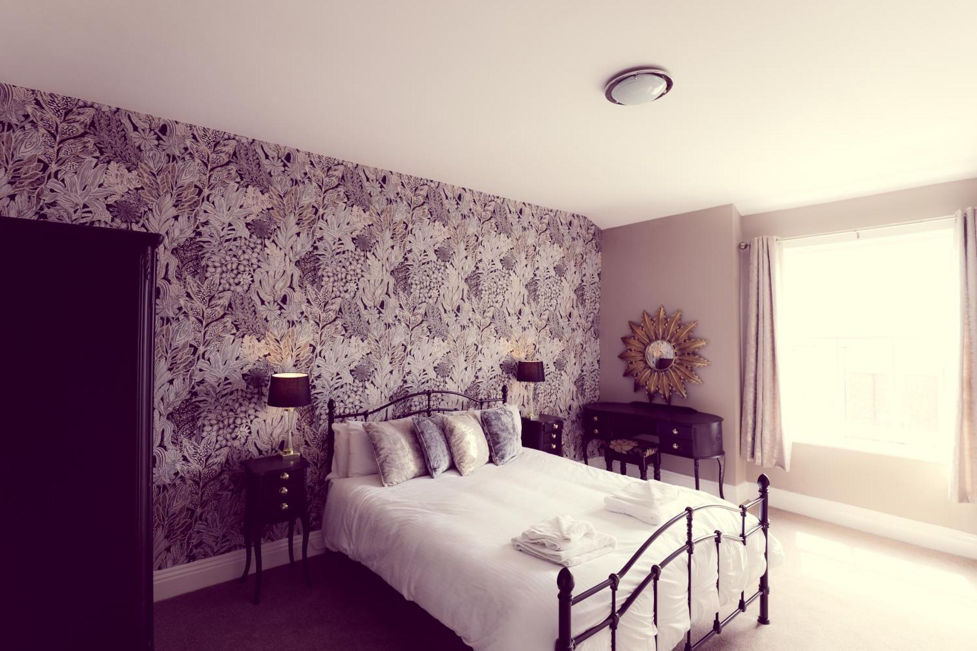 4 Hotels Close to Lakeland Miniature Village Worth Booking