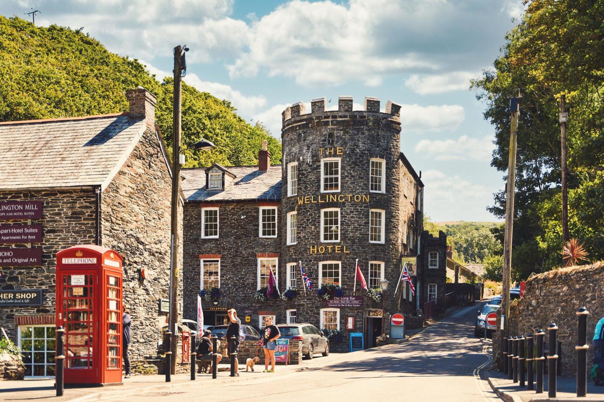Staying In Cornwall: 9 Romantic Hotels Compared for Couples