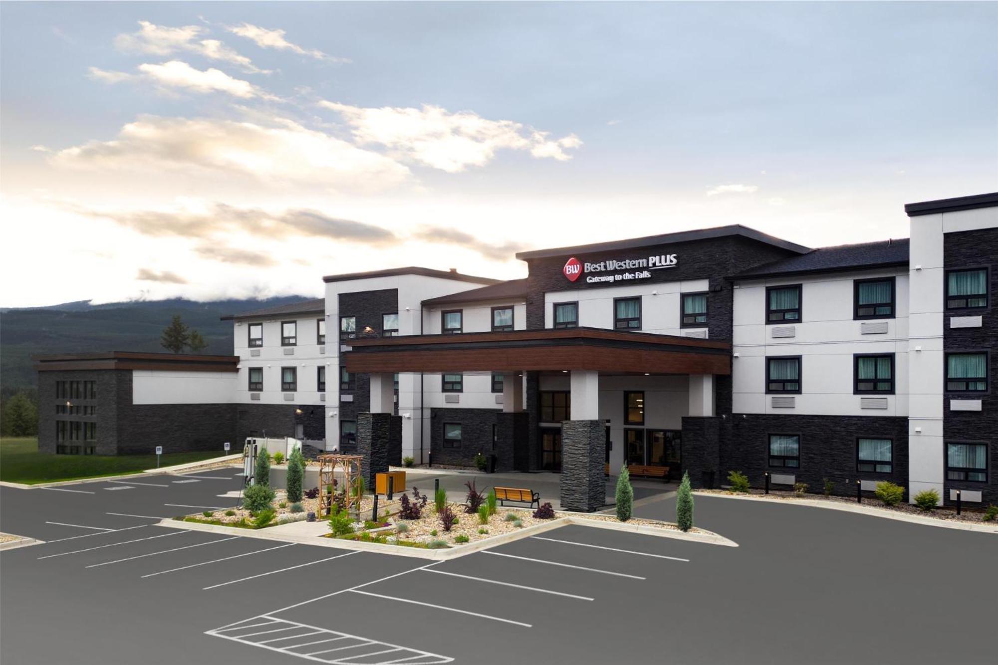 15 Three-Star Hotels in Canada That Deliver Real Value