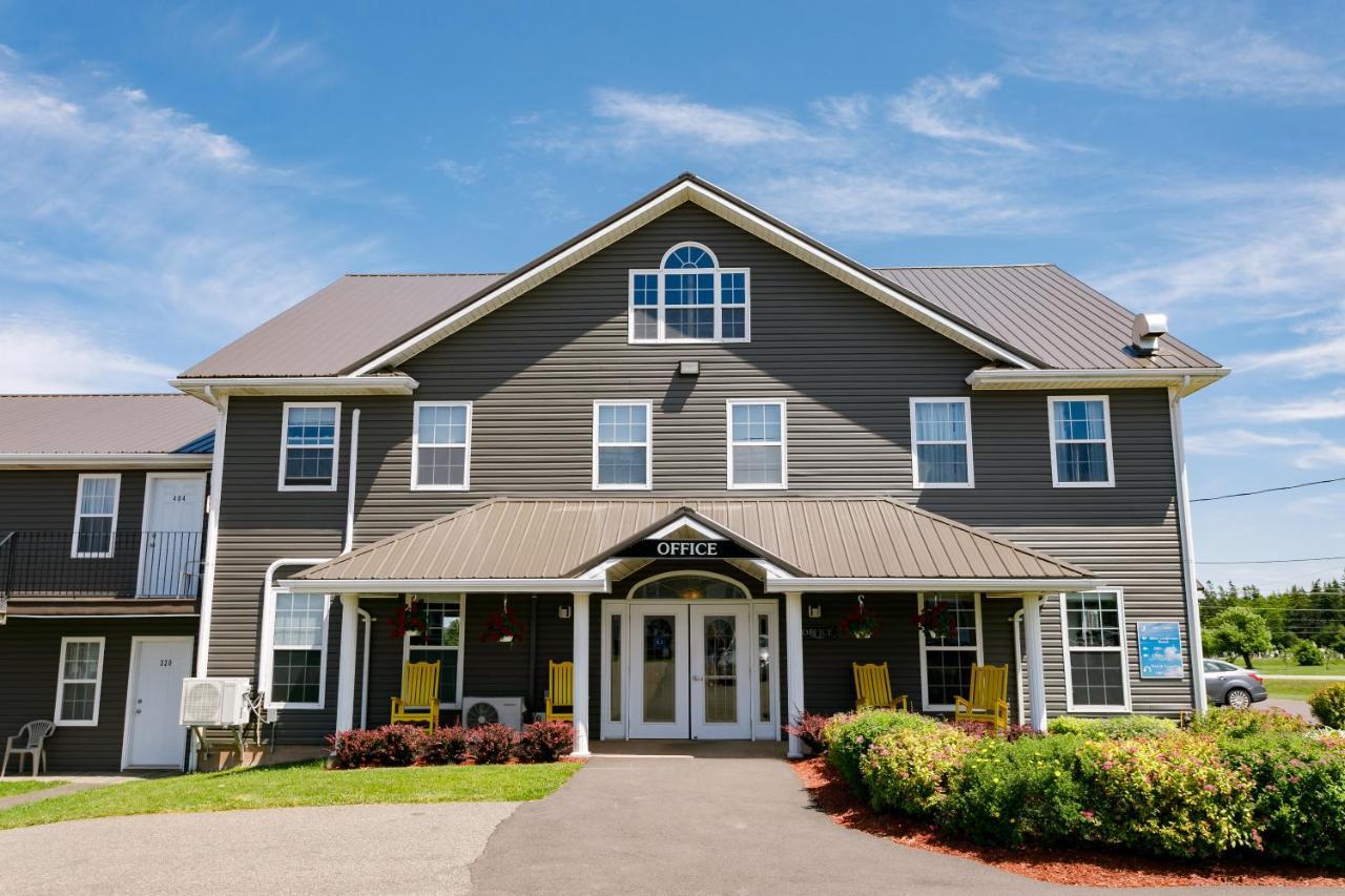 Staying in Green Gables Shores: 4 Family Hotels Compared