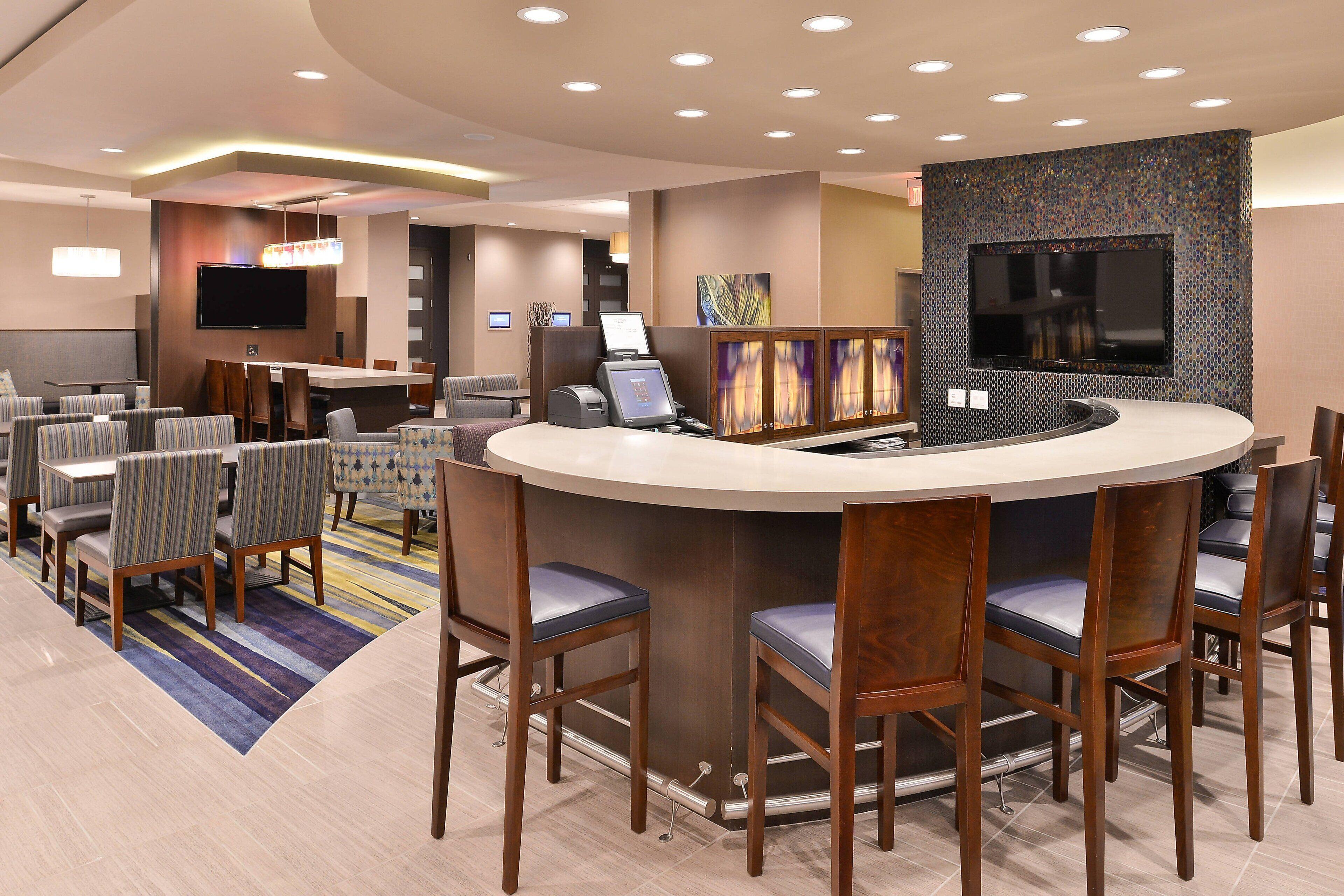 4 Business Hotels Near Memorial Auditorium Worth Booking