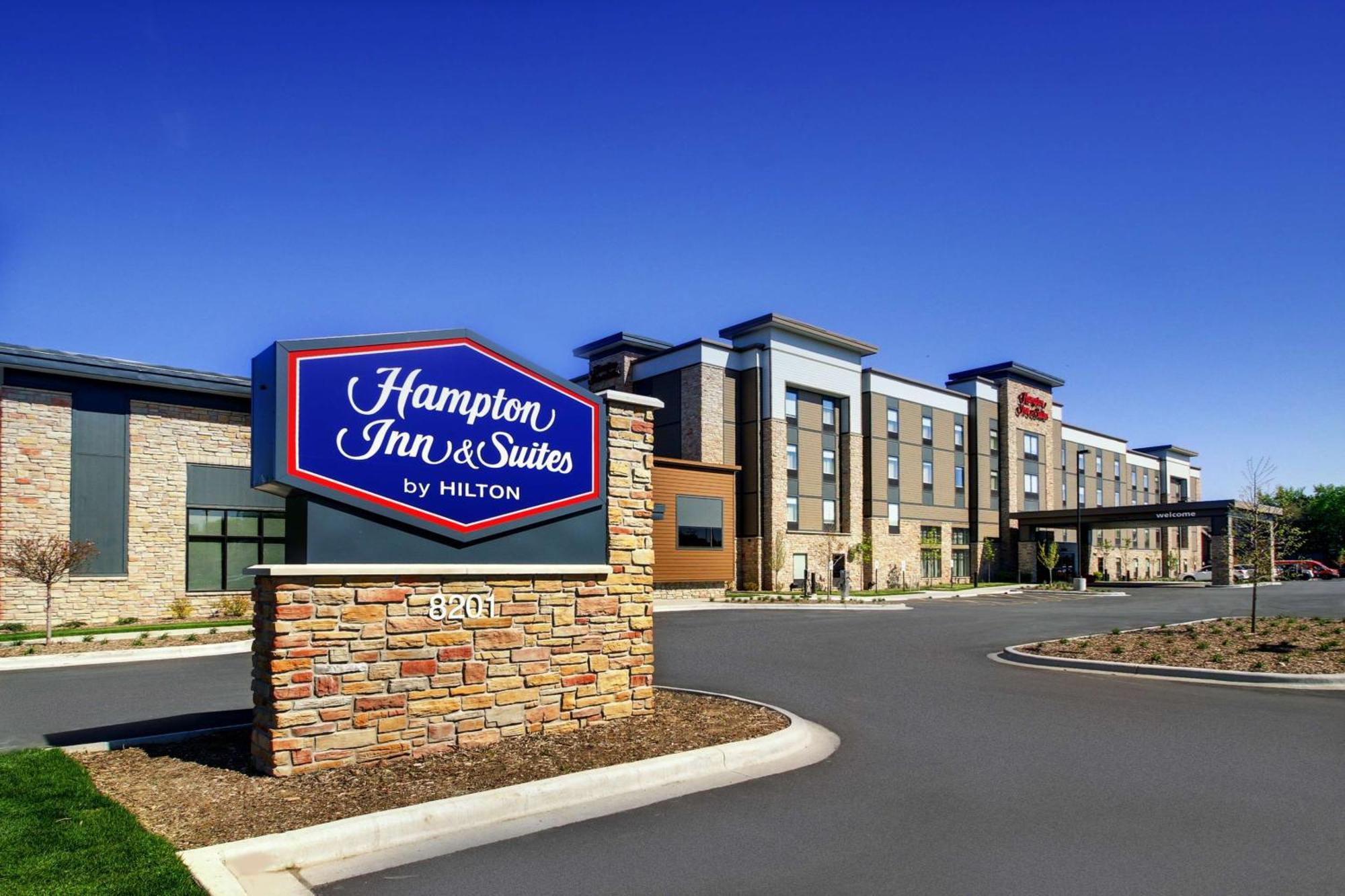 6 Business Hotels Near Humboldt Park Milwaukee Worth Booking