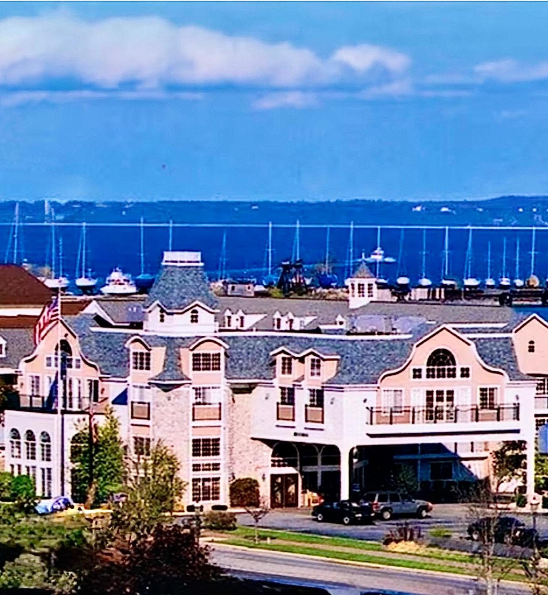 4 Budget Hotels Near Mackinac Bridge That Deliver Real Value