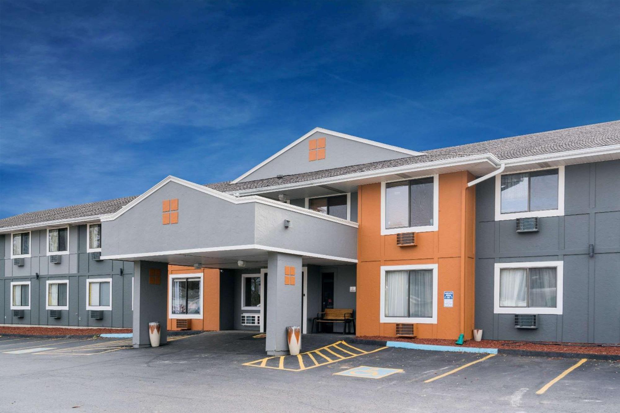 4 Business Hotels Near River West Park That Deliver