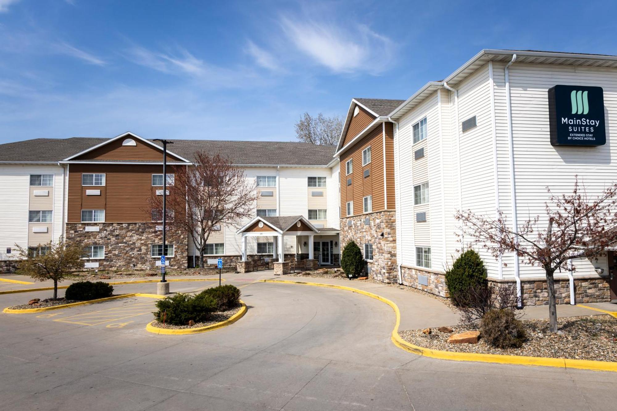Where to Stay Near Penn Meadows Park-North: 4 Central Hotels