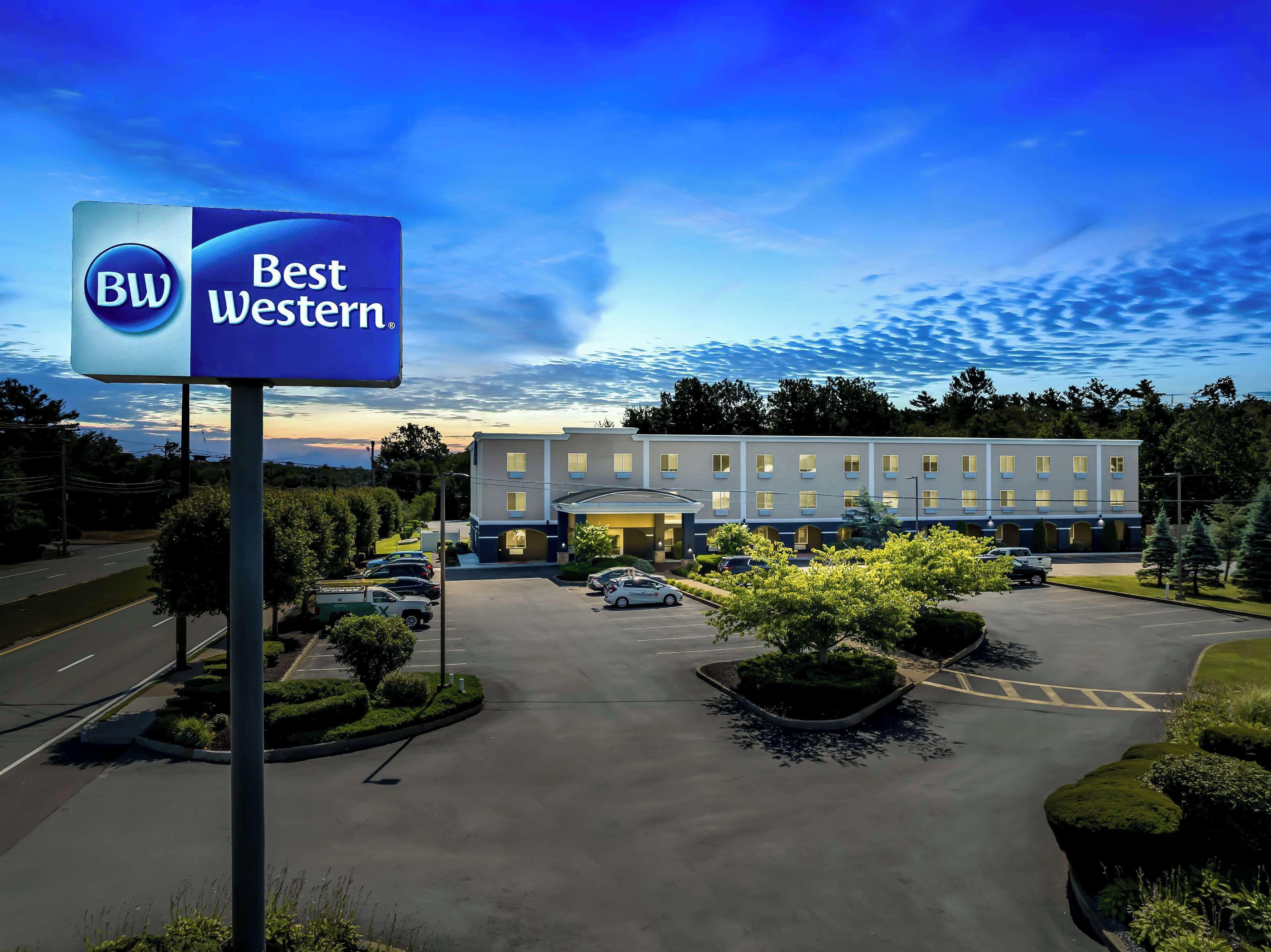 Staying in Massachusetts: 4 Best Western Hotels Compared