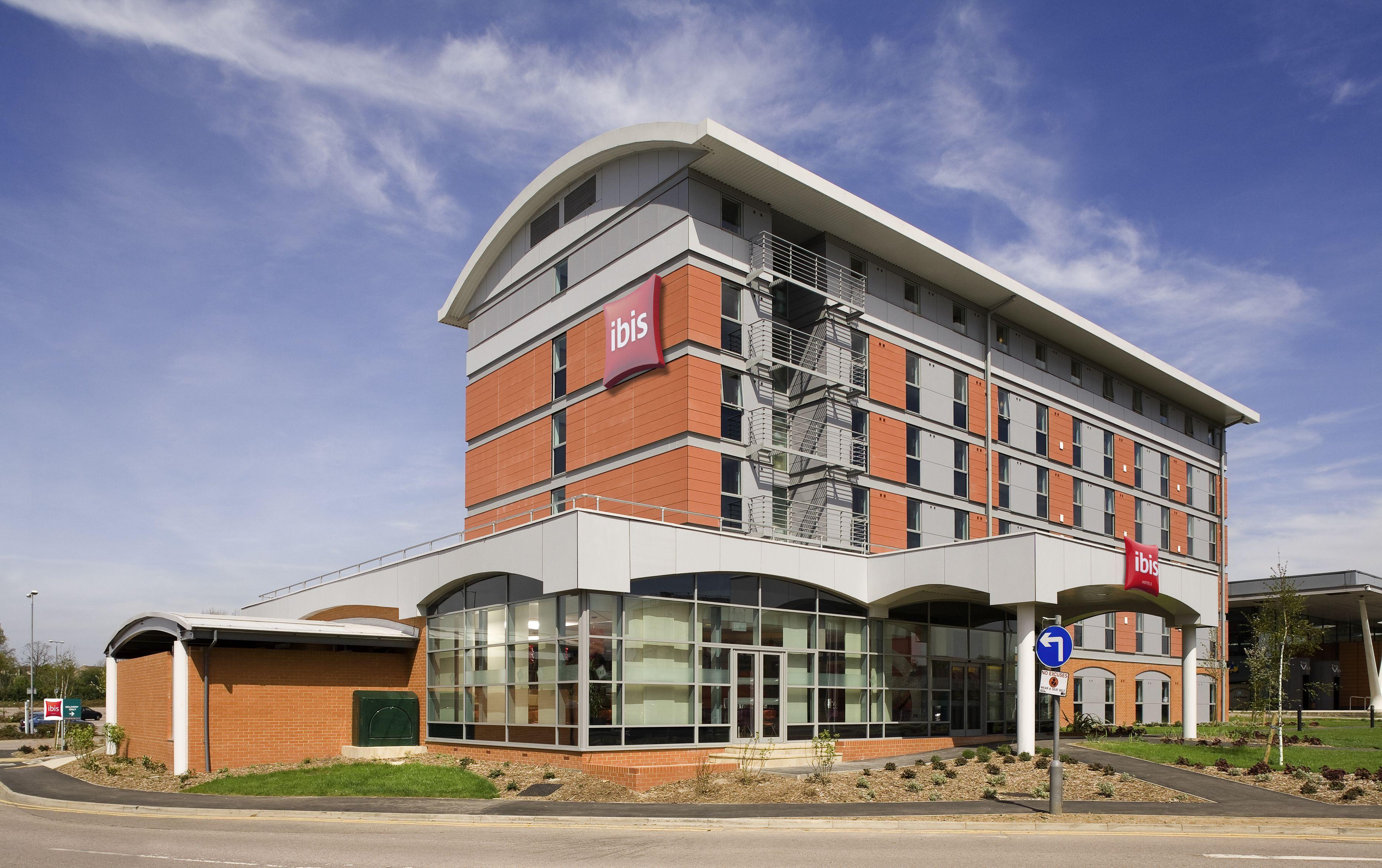 5 Smart Design Hotels Near Stanmore Common Worth Booking