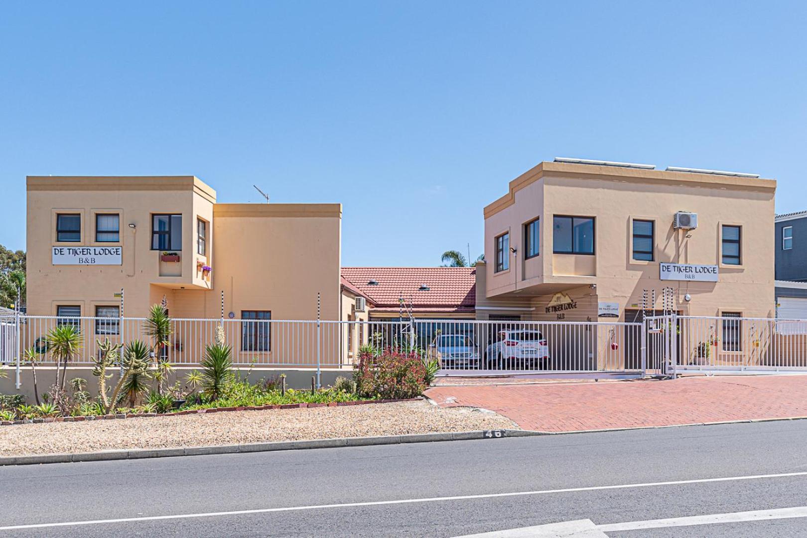 4 Four-Star Hotels Near Paddocks Centre for Cape Town Access